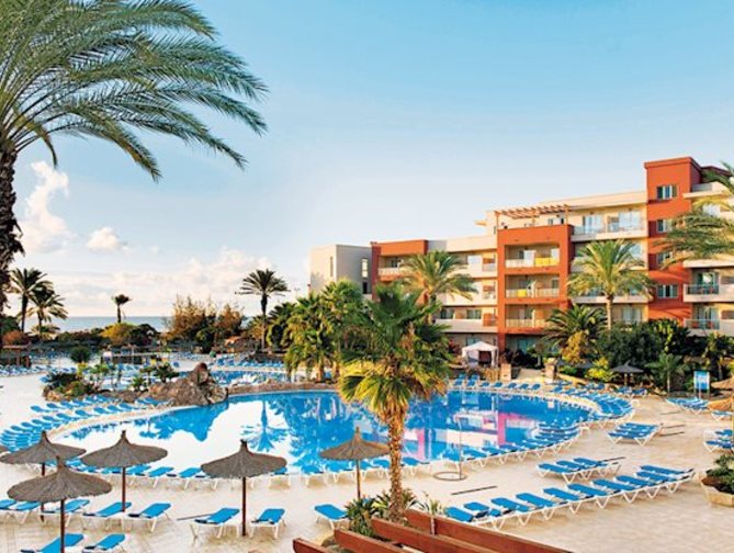 Zwembad van Elba Carlota Beach and Convention Resort in Caleta De Fuste, Canarische Eilanden foto 1