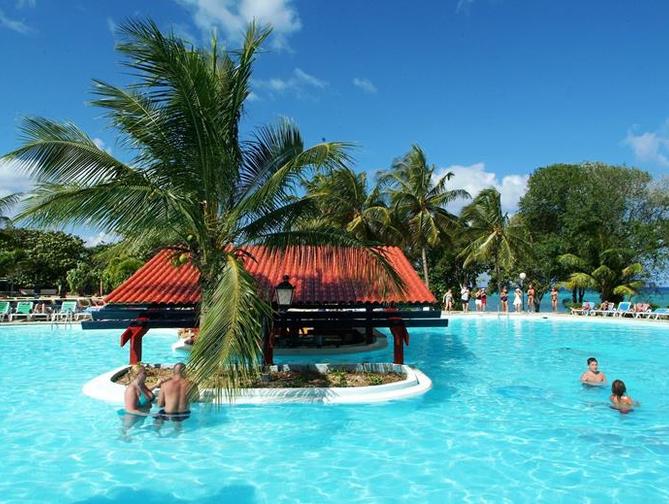 Zwembad van Club Amigo Atlantico Hotel in Guardalavaca, Cuba foto 1