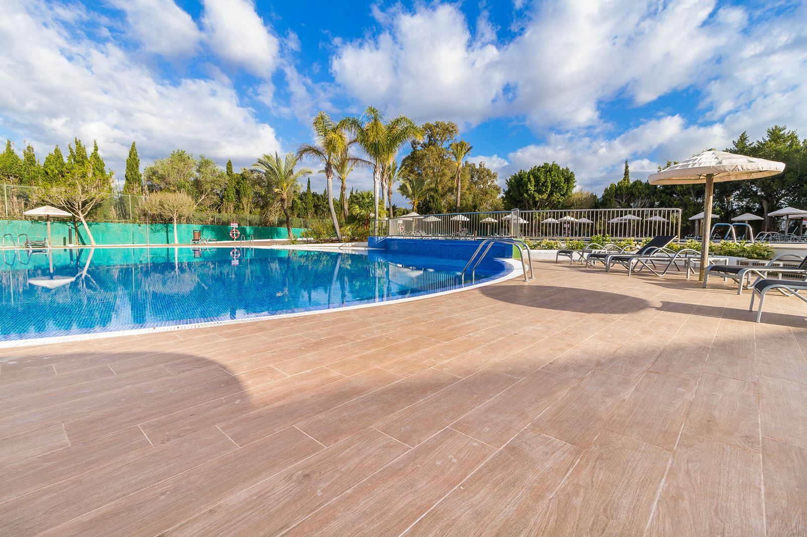 Zee en strand bij het  EIX Lagotel Hotel in Playa De Muro, Spanje foto 3