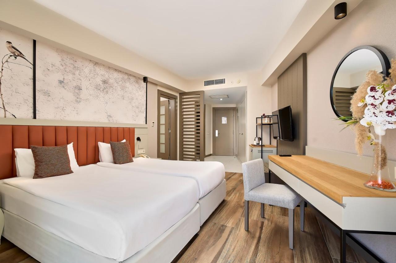 Hotelkamer in Seaden Sea Planet Resort & Spa in Kızılot, Turkije foto 3.