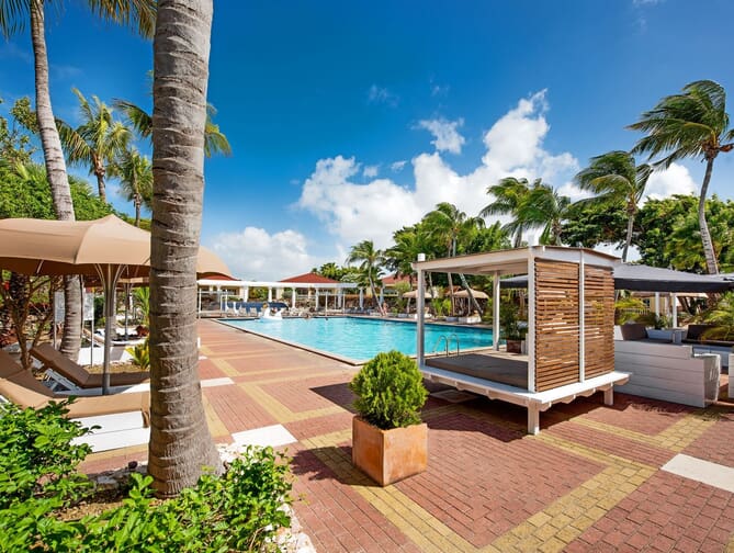 Zwembad van Livingstone Jan Thiel Resort in Jan Thiel, Curacao foto 1