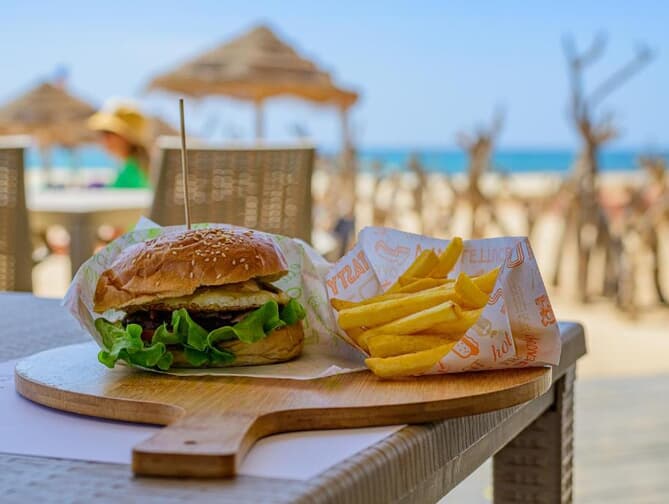 Restaurant in het Sal Vila Verde Hotel in Santa Maria, Kaapverdië foto 3