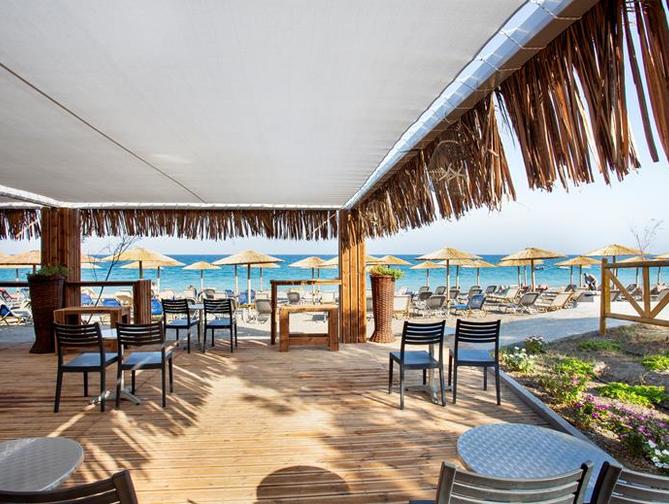 Grasveldbij het Akti Imperial Hotel in Ixia, Griekenland foto 3