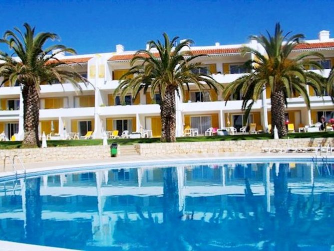 Zwembad van Jardim Do Vau Hotel in Praia Do Vau, Portugal foto 2