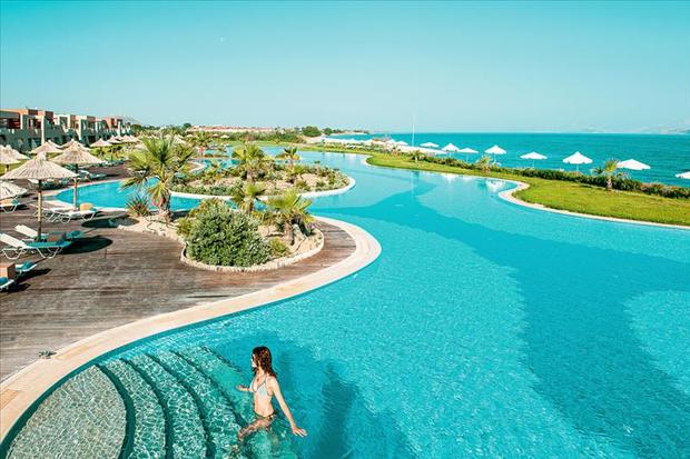 Zwembad van Astir Odysseus Resort by Tigaki, Griekenland foto 1