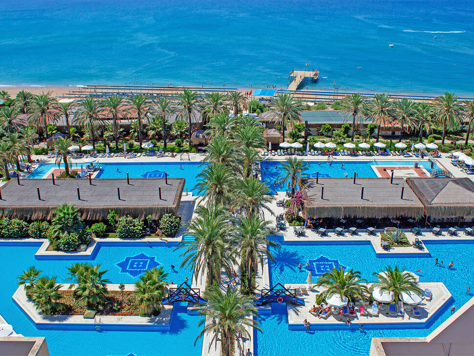 Zwembad van Azura Deluxe Resort & Spa Hotel in Alanya, Turkije foto 1