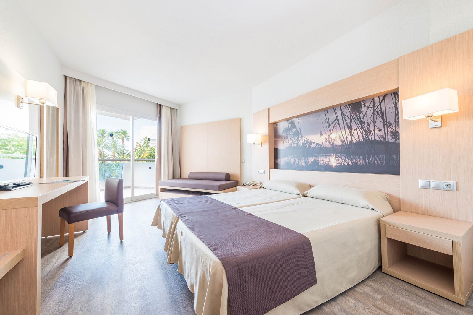 Hotelkamer in Gavimar Ariel Chico Club Resort in Cala Dor, Spanje foto 3