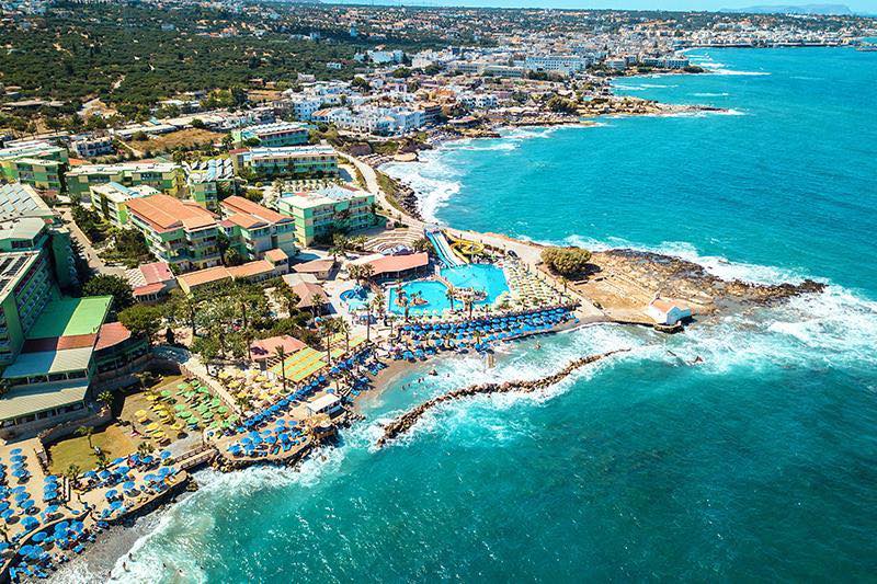 Buitenkant van  Eri Beach & Village Hotel in Chersonissos, Griekenland foto 1