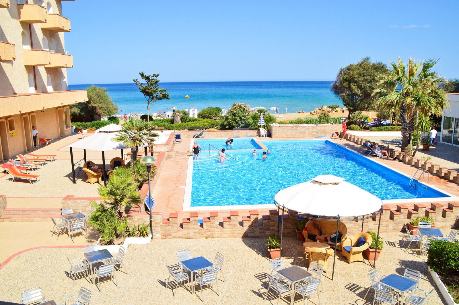 Zwembad van Club Eloro Hotel in Noto, Italië foto 3