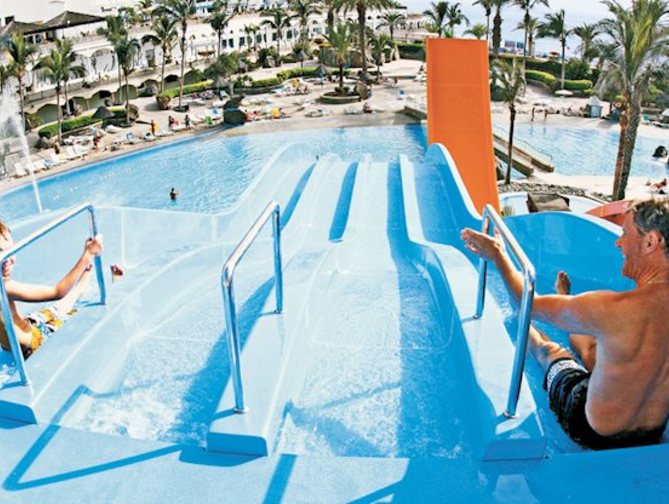 Zwembad met glijbanen van LIVVO Costa Taurito Hotel in Playa De Taurito, Spanje foto 3