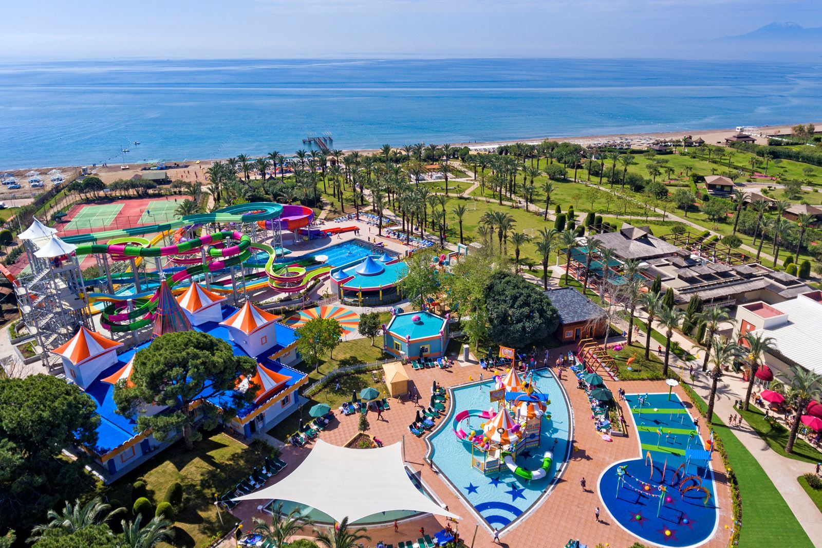 Buitenkant van IC Green Palace Hotel in Lara Beach, Italië foto 1