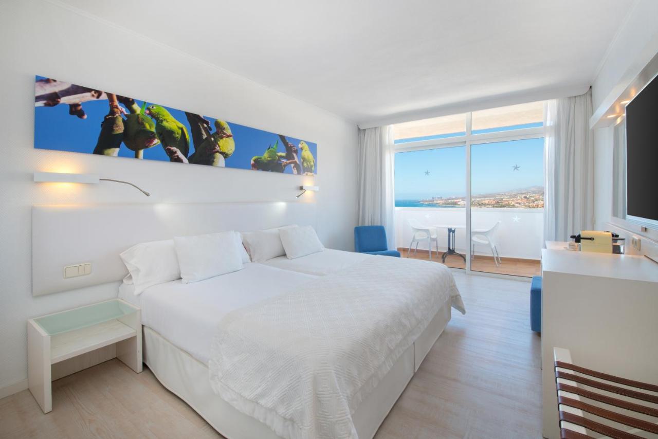 Hotelkamer in Iberostar Waves Bouganville Playa Hotel Costa Adeje, Spanje foto 3