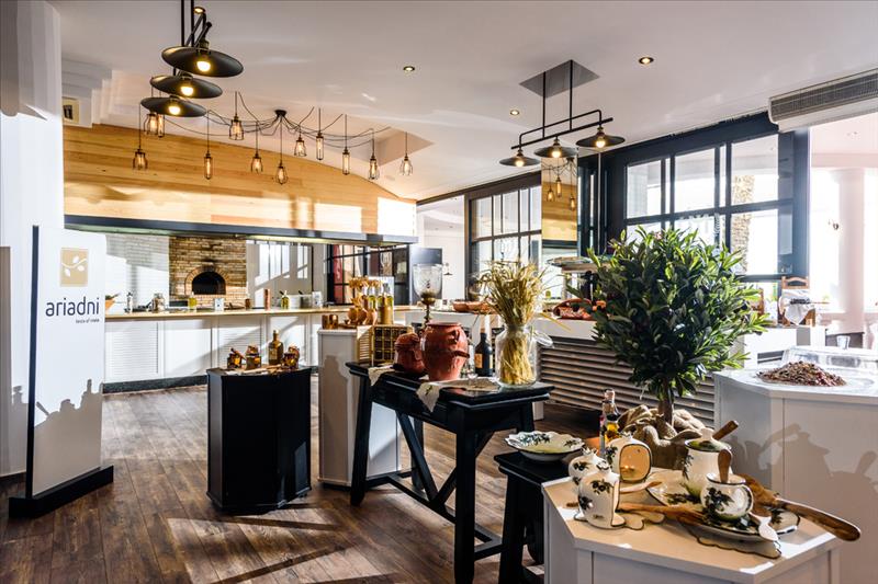 Restaurant in het Minos Imperial Luxury Beach and Spa Milatos Resort in Milatos, Griekenland foto 2