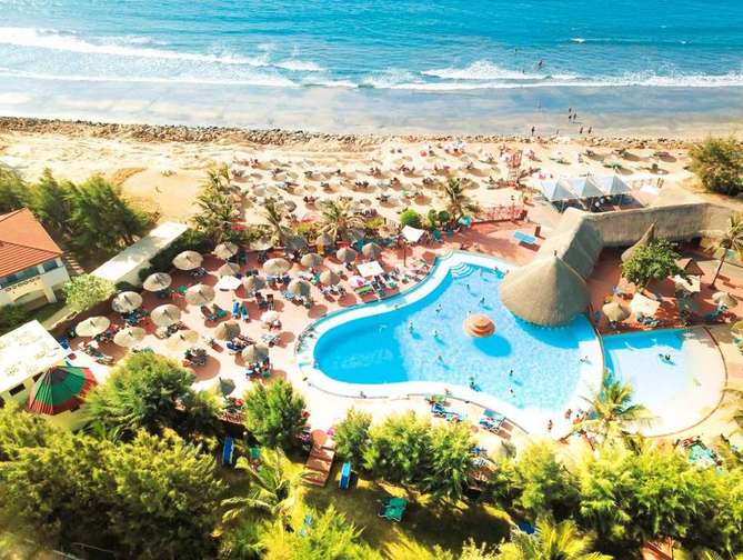 Zwembad van Senegambia Beach Hotel in Kolol, Gambia foto 1