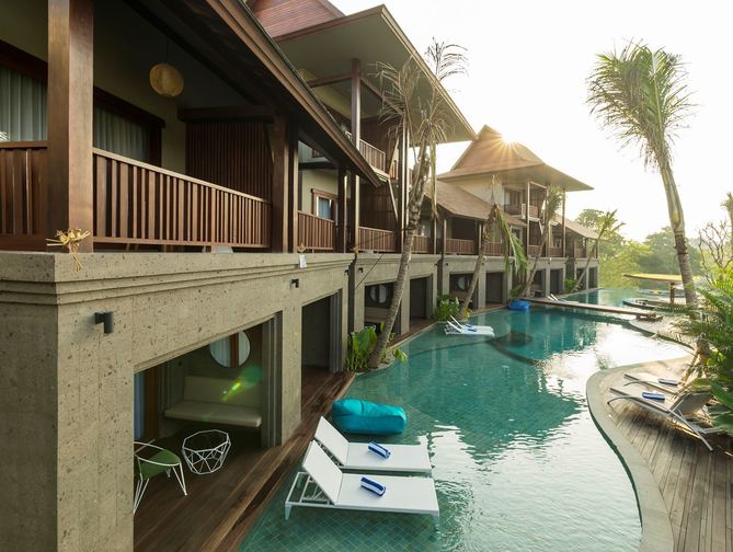 SZwembadzijde bij Star Park Hotel in Canggu, Indonesie foto 2