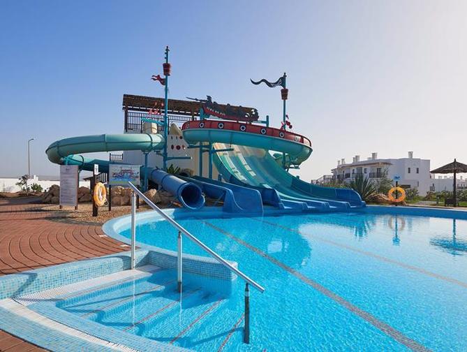 Zwembad van Sol Dunas Resort in Santa Maria, Kaapverdië foto 2