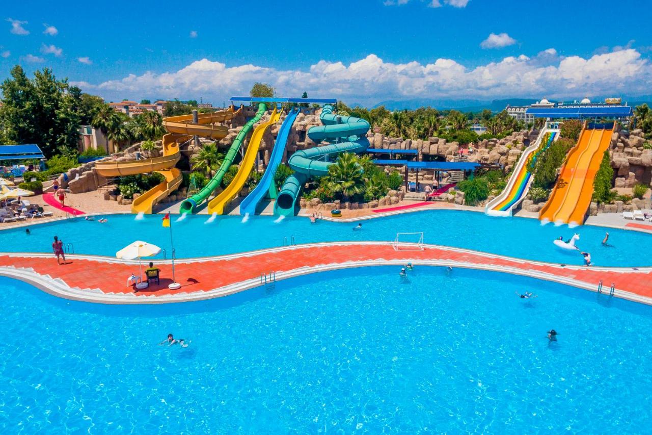 Zwembad van Von Golden Beach Resort in Çolakli, Turkije foto 2