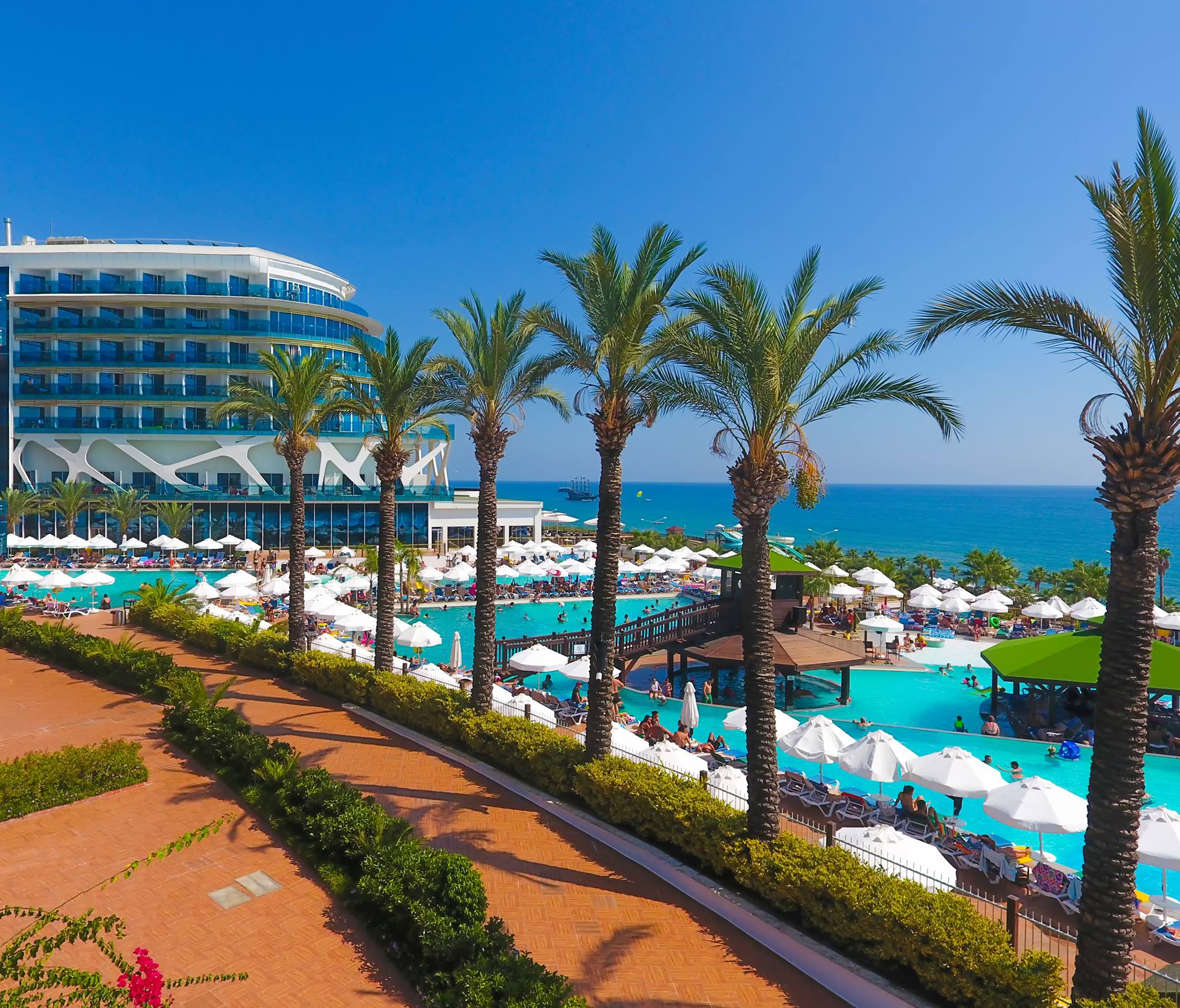 Grasveld bij het Vikingen Infinity Spa & Resort in Avsallar, Turkije foto 2