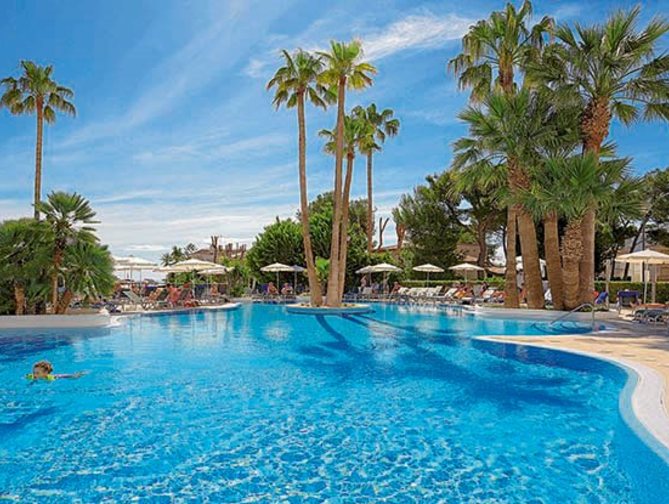 Zwembad van Allsun Eden Alcudia Resort in Alcudia, Spanje foto 3
