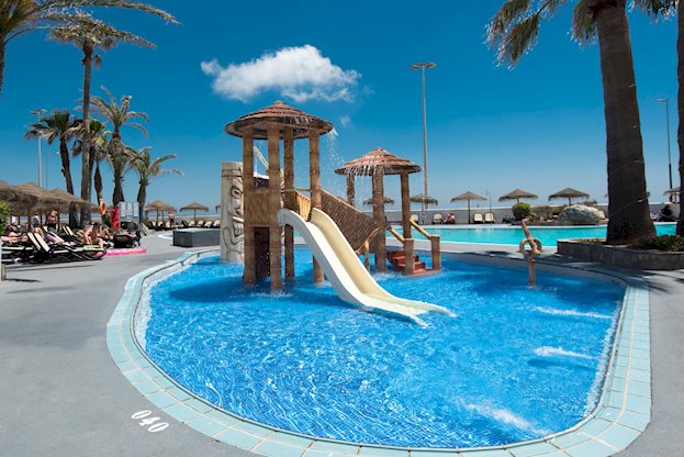 Zwembad met glijbanen van Alua Golf Trinidad Hotel Roquetas De Mar, Spanje foto 3