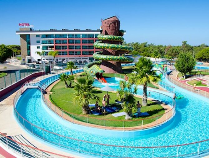 Zwembad van Aquashow Park Hotel in Quarteira, Portugal foto 1