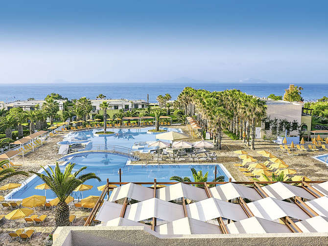 Buitenkant van Porto Bello Beach Hotel in Kardamena, Griekenland foto 2