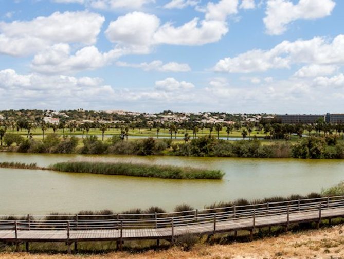 Buitenkant van Bayside Salgados Hotel in Albufeira, Portugal foto 3