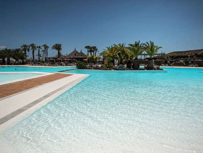 Zwembad van Beatriz Costa & Spa Hotel in Costa Teguise, Spanje foto 1