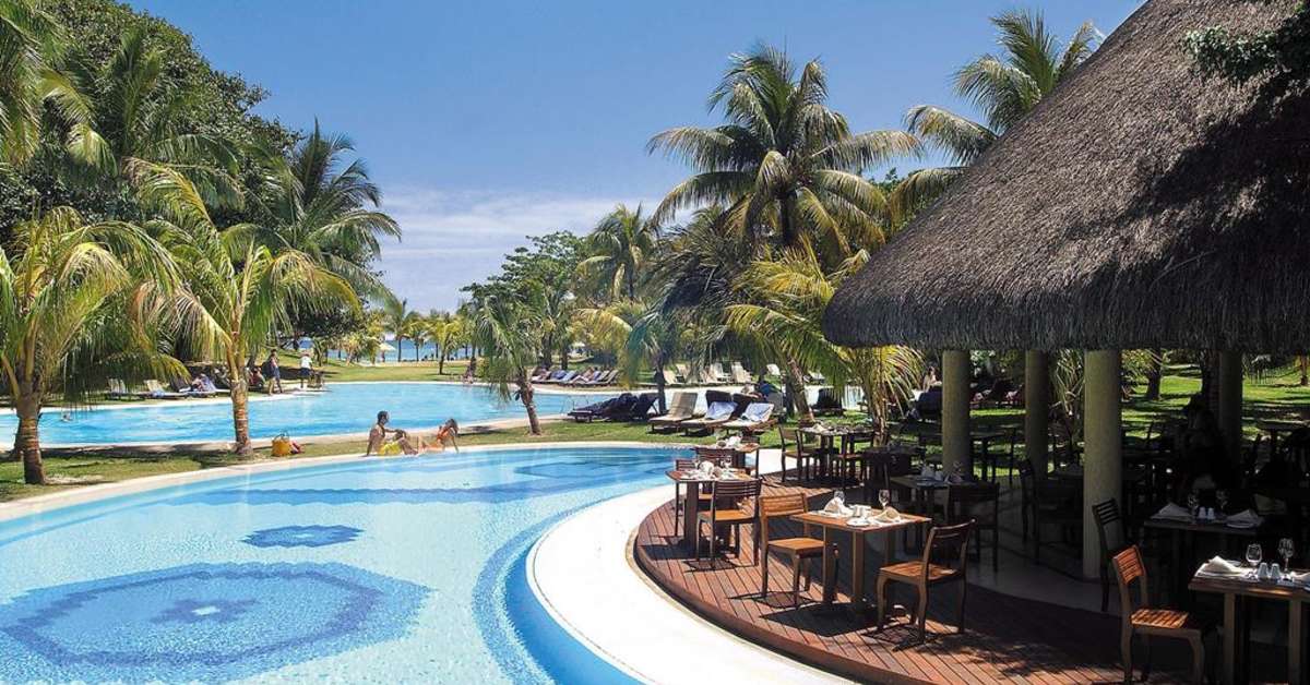 Zwembad van Canonnier Beachcomber Golf Spa Resort in Mont Choisy, Mauritius foto 1