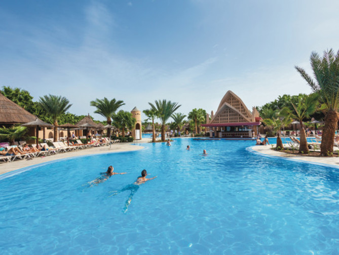 Zwembad van Club Riu Funana Hotel in Santa Maria, Kaapverdië foto 3