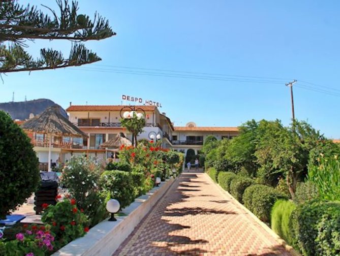 Grasveld bij het Despo Hotel in Gouves, Griekenland foto 3