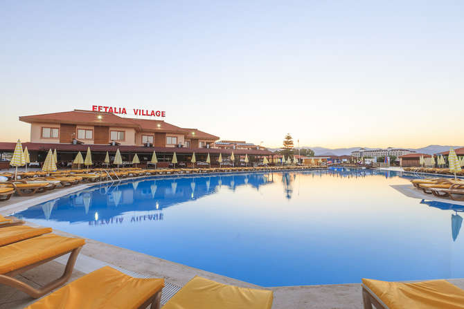 Zwembad van Eftalia Village Hotel in Alanya, Turkije foto 3