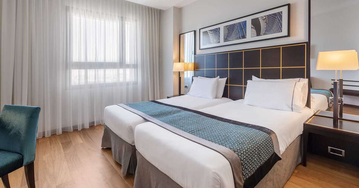 Hotelkamer in Eurostars Gran Hotel Valencia, Spanje foto 3