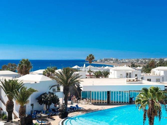 Zwembad van Floresta Apart Hotel in Puerto del Carmen, Spanje foto 2