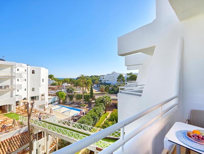 Buitenzijde van het strand bij het Gavimar Cala Gran Costa Del Sur Resort in Cala Dor, Spanje foto 3