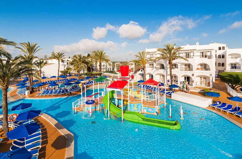 Zwembad met glijbanen van Globales Bouganvilla Apart Hotel in Sa Coma, Spanje foto 3