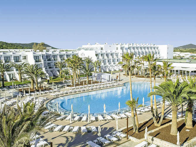 Zwembad van Grand Palladium White Island Spa & Resort in Playa d'en Bossa, Spanje foto 1