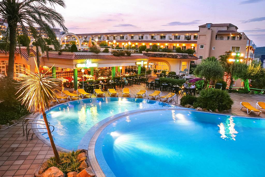 Zwembad van Guitart Central Park Aqua Resort Lloret de Mar, Spanje foto 1