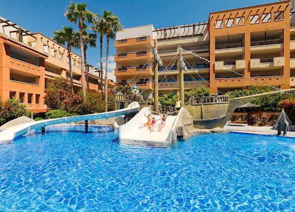 Zwembad van H10 Mediterranean Village Hotel in Salou, Spanje foto 3