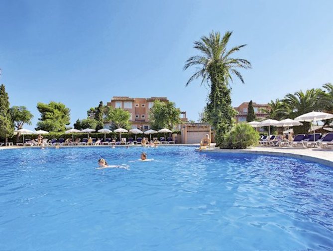 Zwembad van HC Ciudad Laurel Hotel in Cala Millor, Spanje foto 2