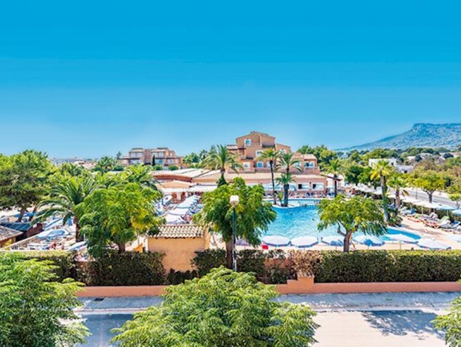 Zwembad van HC Ciudad Laurel Hotel in Cala Millor, Spanje foto 1