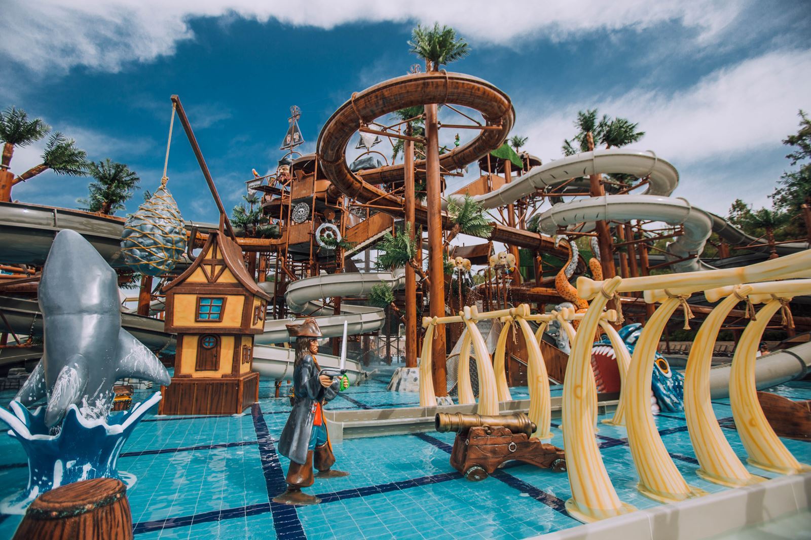 Zwembad met glijbanen van Nirvana Dolce Vita Hotel Kemer,Turkije foto 2