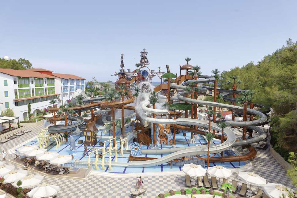 Zwembad met glijbanen van Nirvana Dolce Vita Hotel Kemer,Turkije foto 1