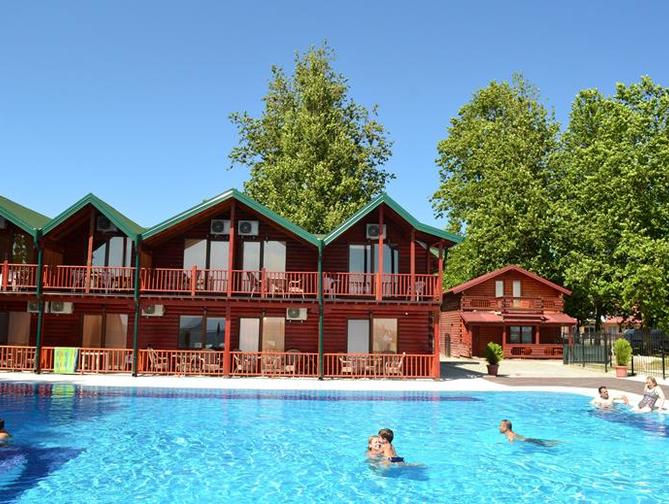 Zwembad van Mizo Hotel in Ohrid, Noord-Macedonie foto 3