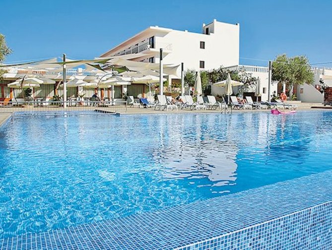 Zwembad van Puchet Hotel in San Antonio, Spanje foto 3