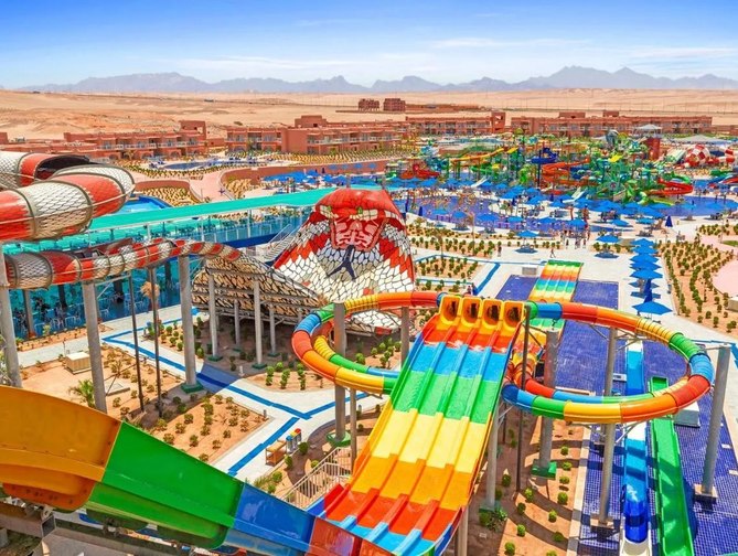 Zwembad met glijbanen van Jungle Aqua Park Hotel in Hurghada, Egypte foto 2
