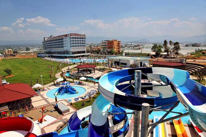 Zwembad met glijbanen van Kahya Aqua & Spa Resort in Alanya, Turkije foto 2