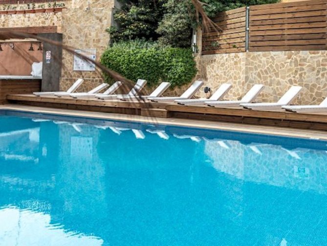 Zwembad van Kipriotis Hotel in Rhodos-Stad, Griekenland  foto 1