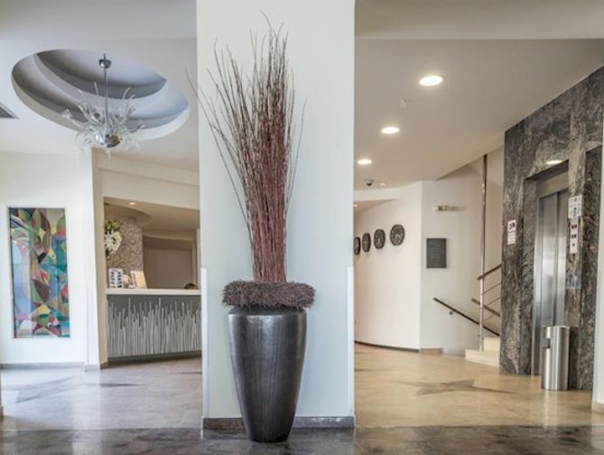 Lobby van het Kipriotis Hotel in Rhodos-Stad, Griekenland  foto 2