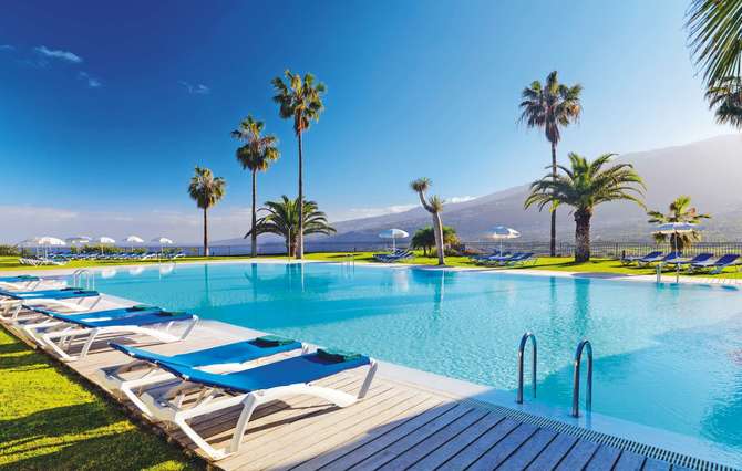 Zwembadzijde bij Las Aguilas Hotel in Puerto de la Cruz, Spanje foto 1